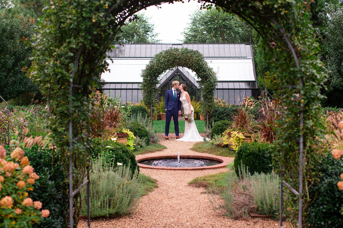 Wedding couple in garden